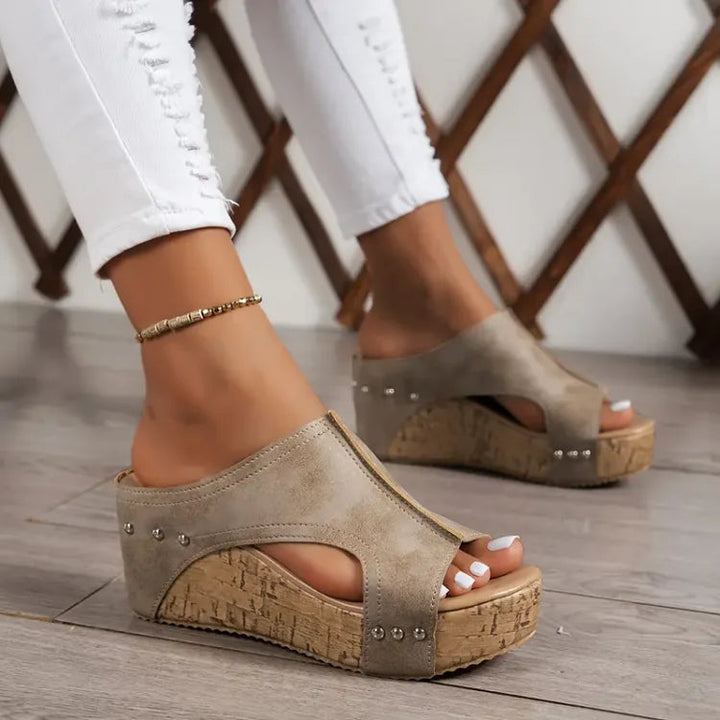 Margarete – Hochwertige Sandalen mit Keilabsatz