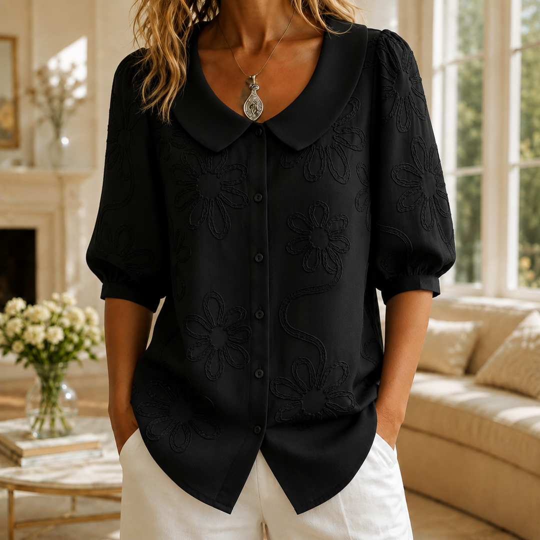 Lucia | Florale Bluse in natürlichem Licht