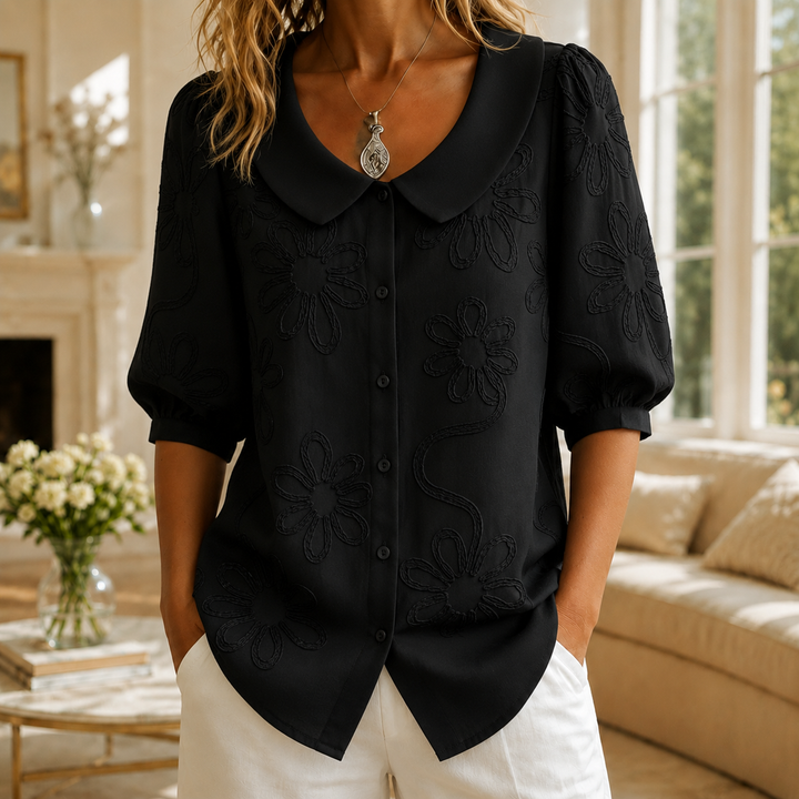 Lucia | Florale Bluse in natürlichem Licht