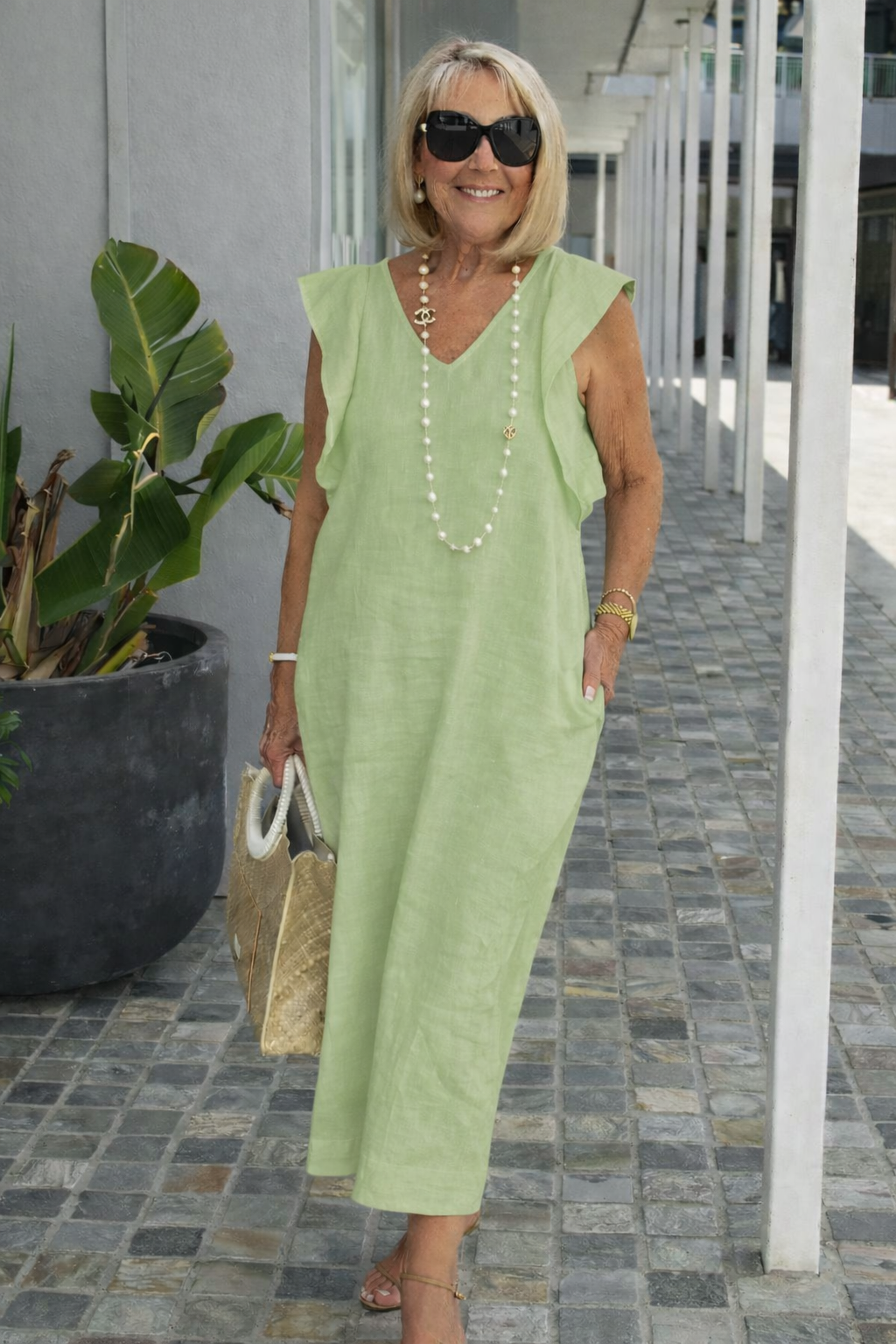 Helga | Luftiges Leinenkleid mit V-Ausschnitt