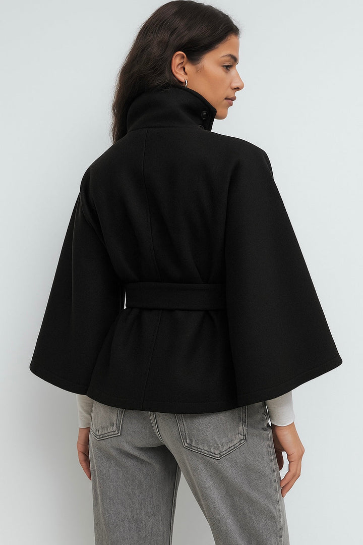 Marie | Cape-Jacke mit hohem Kragen und Gürtel
