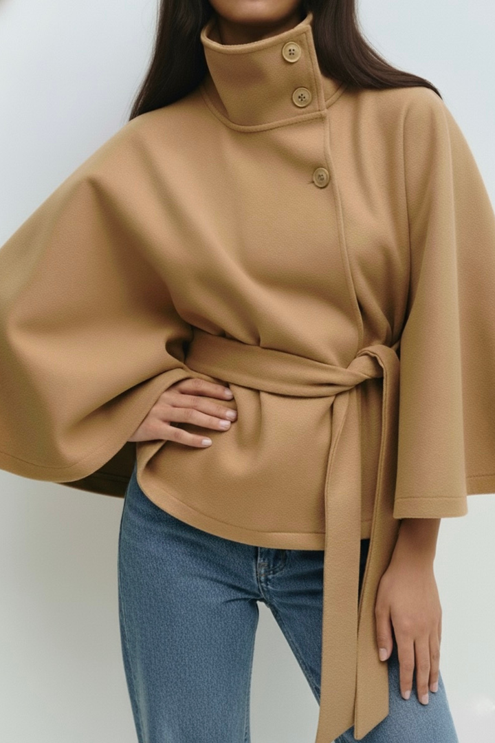 Marie | Cape-Jacke mit hohem Kragen und Gürtel