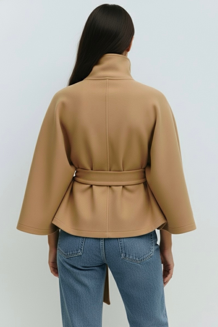 Marie | Cape-Jacke mit hohem Kragen und Gürtel