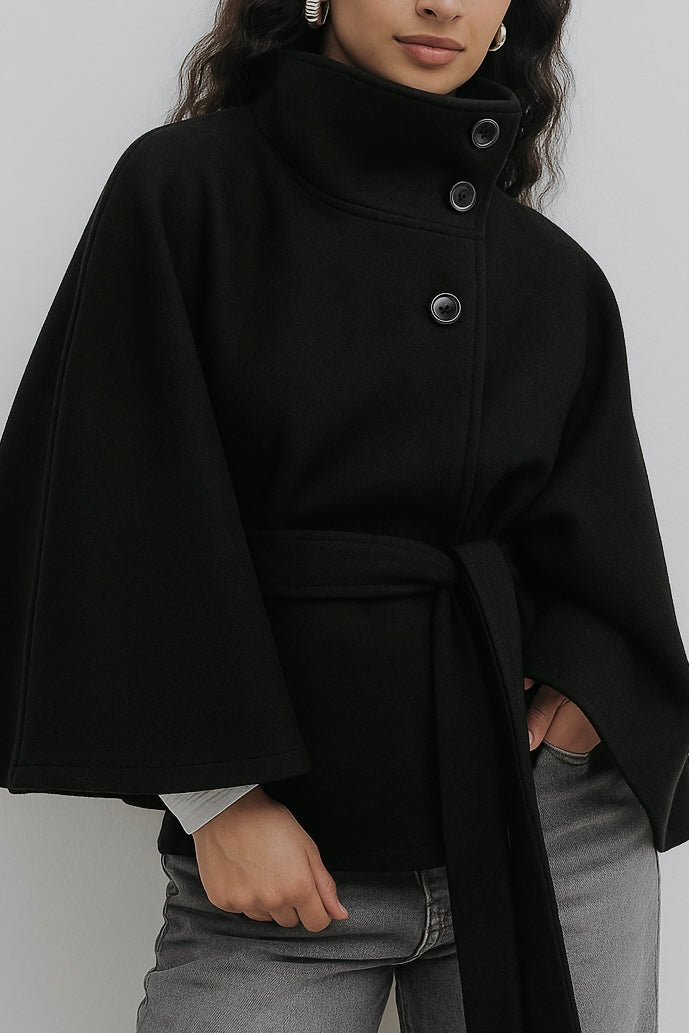 Marie | Cape-Jacke mit hohem Kragen und Gürtel