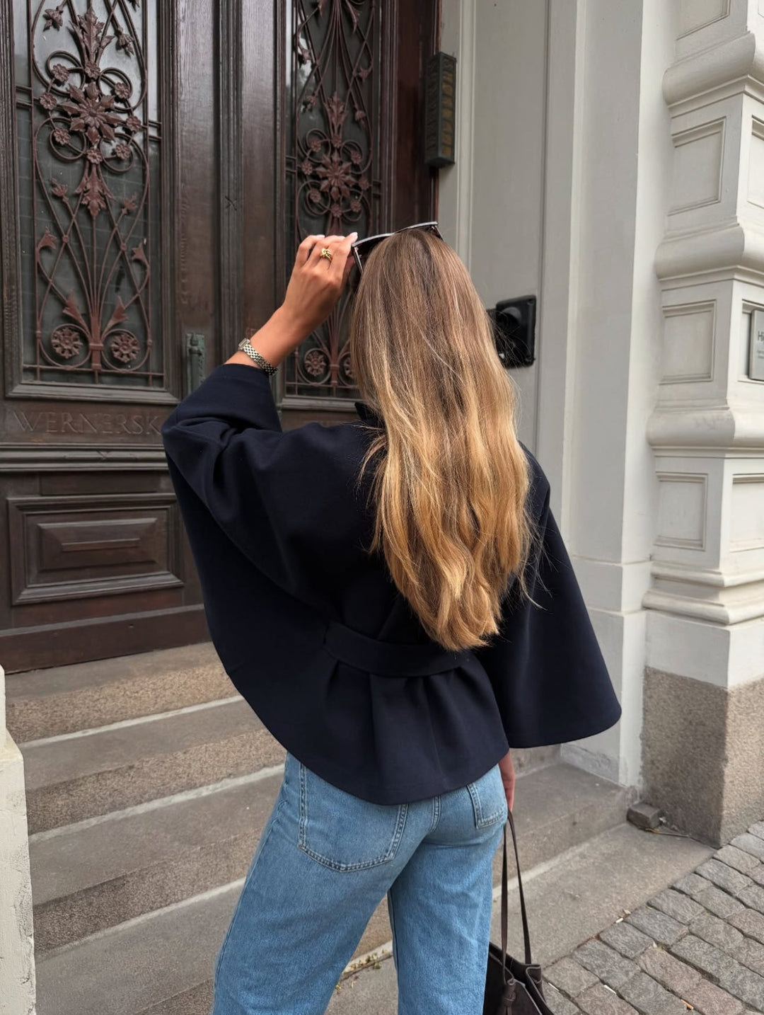 Marie | Cape-Jacke mit hohem Kragen und Gürtel