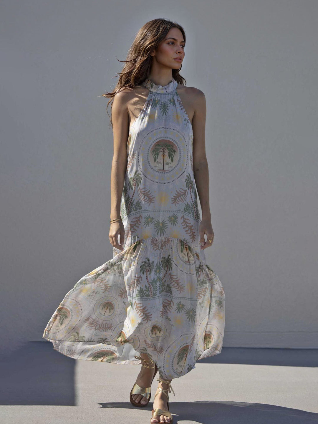 Gabriella™ | Satiniertes Maxikleid mit Palmenmuster
