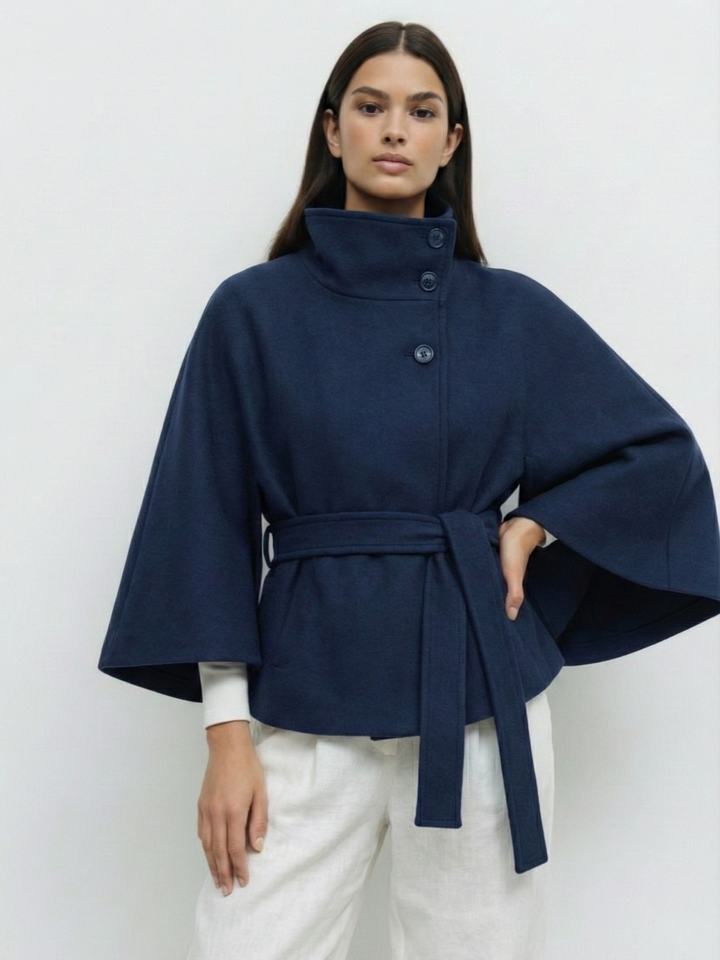 Marie | Cape-Jacke mit hohem Kragen und Gürtel