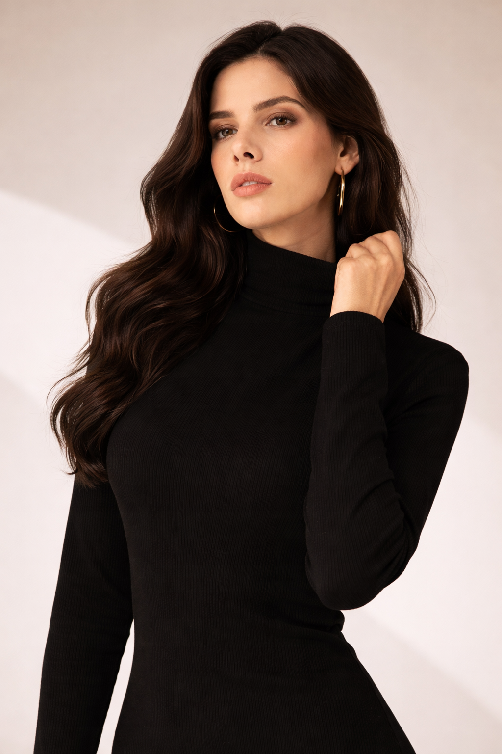 Julia I Minikleid mit Rollkragen und Schlitz