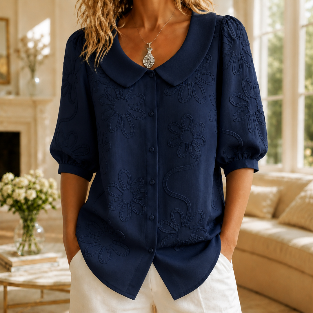 Lucia | Florale Bluse in natürlichem Licht