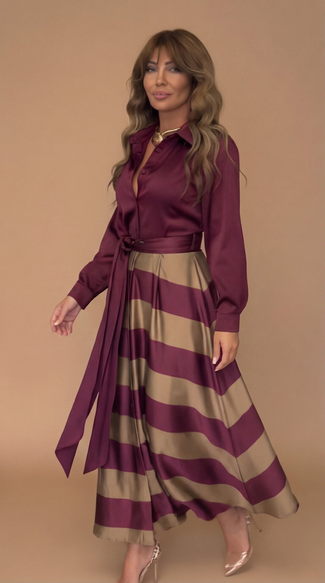 Kira™ | Langes gestreiftes Kleid mit Spitze
